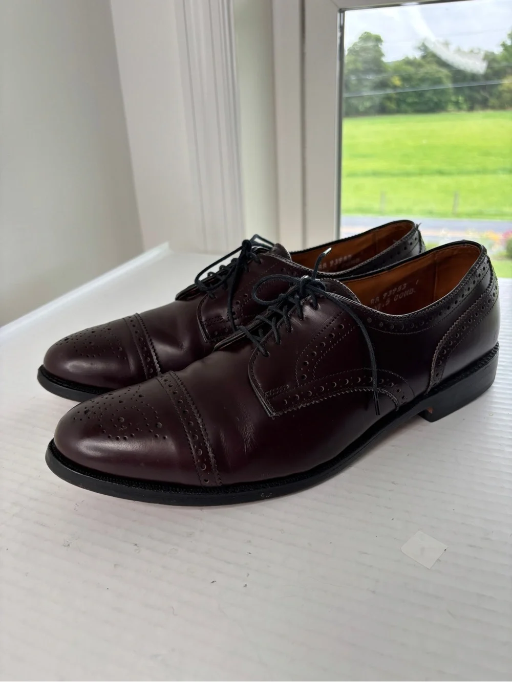 Allen Edmonds Stratton Brouge Cap Toe Oxfords Size 10 AA Burgundy Leather Sole